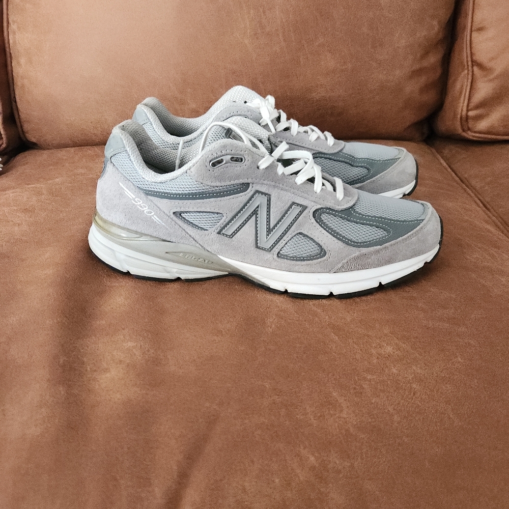 9.5 Men's New Balance Gray Sneakers
